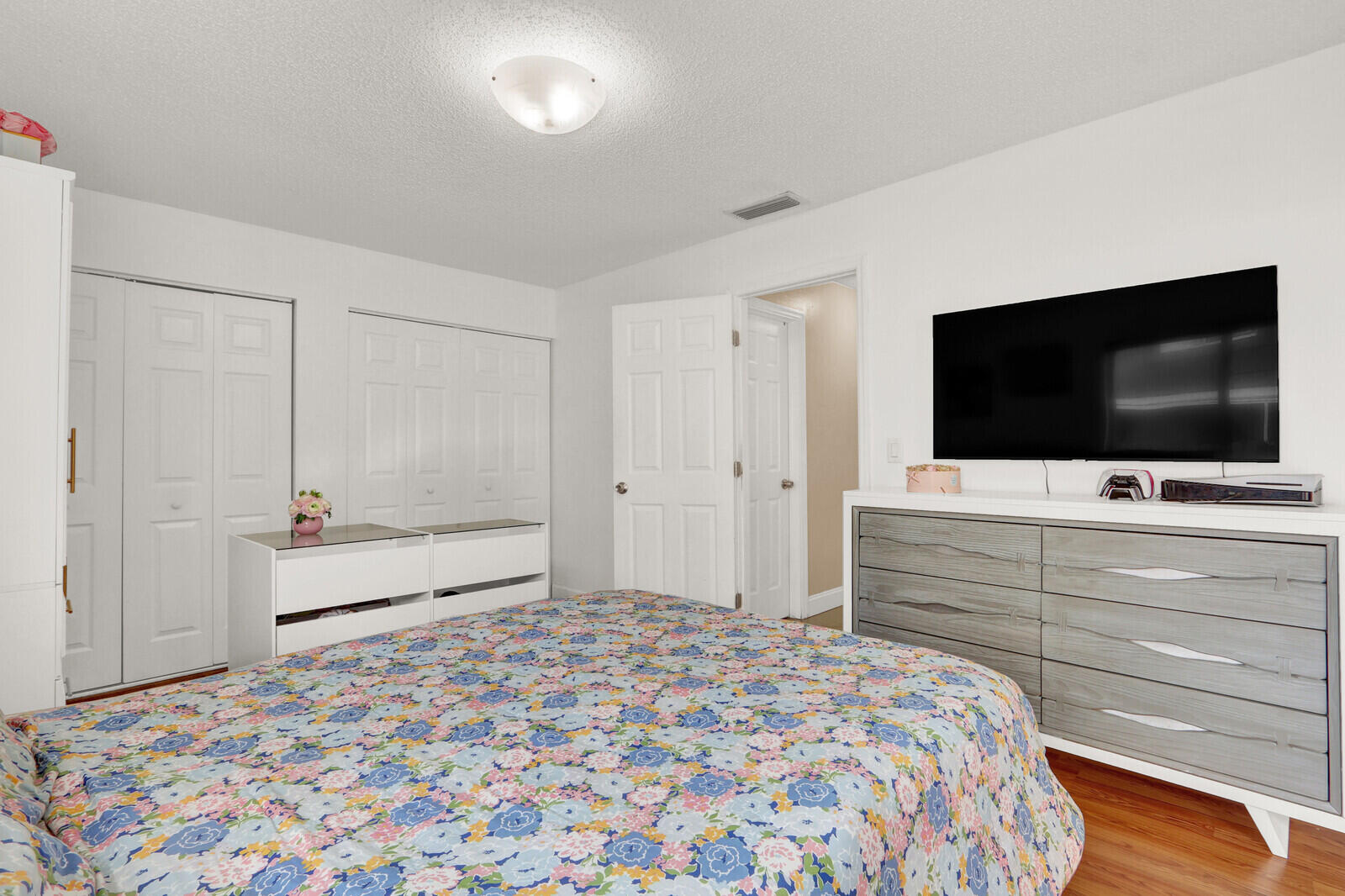 FOREST CONDO - Residential