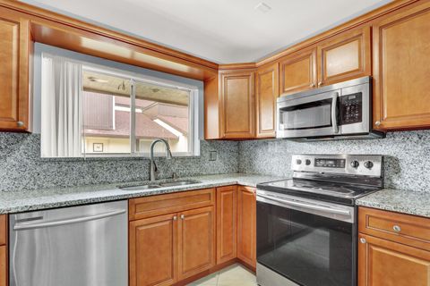 5272 Bosque Lane 31 West Palm Beach FL 33415