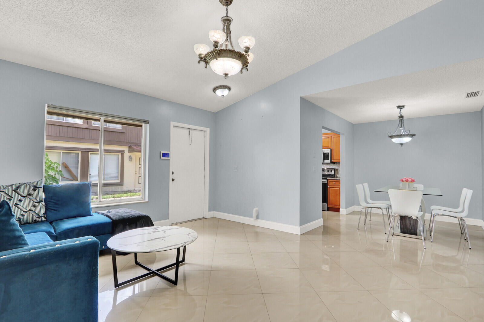 FOREST CONDO - Residential