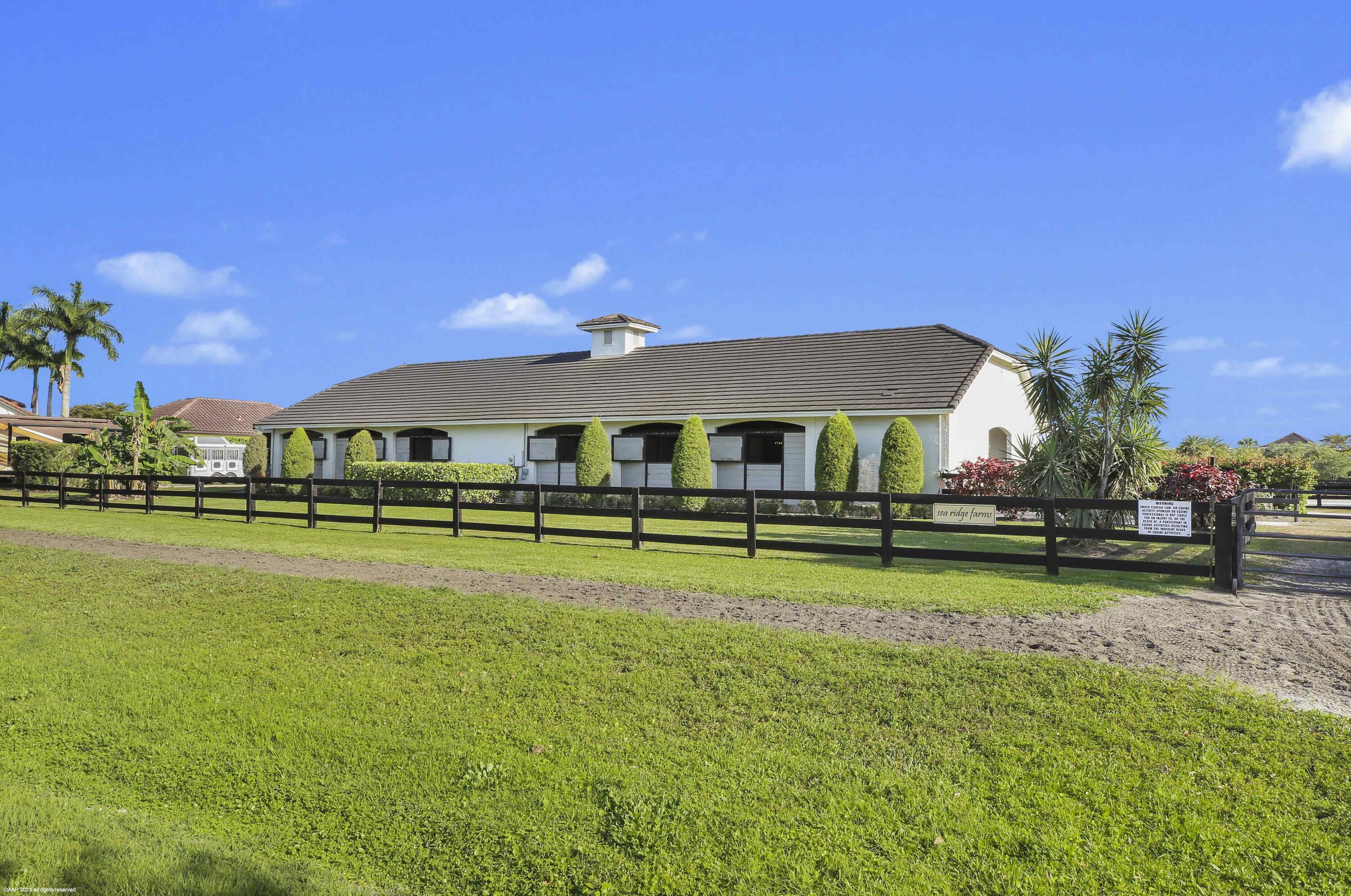 SADDLE TRAIL PARK OF WELL - Residential