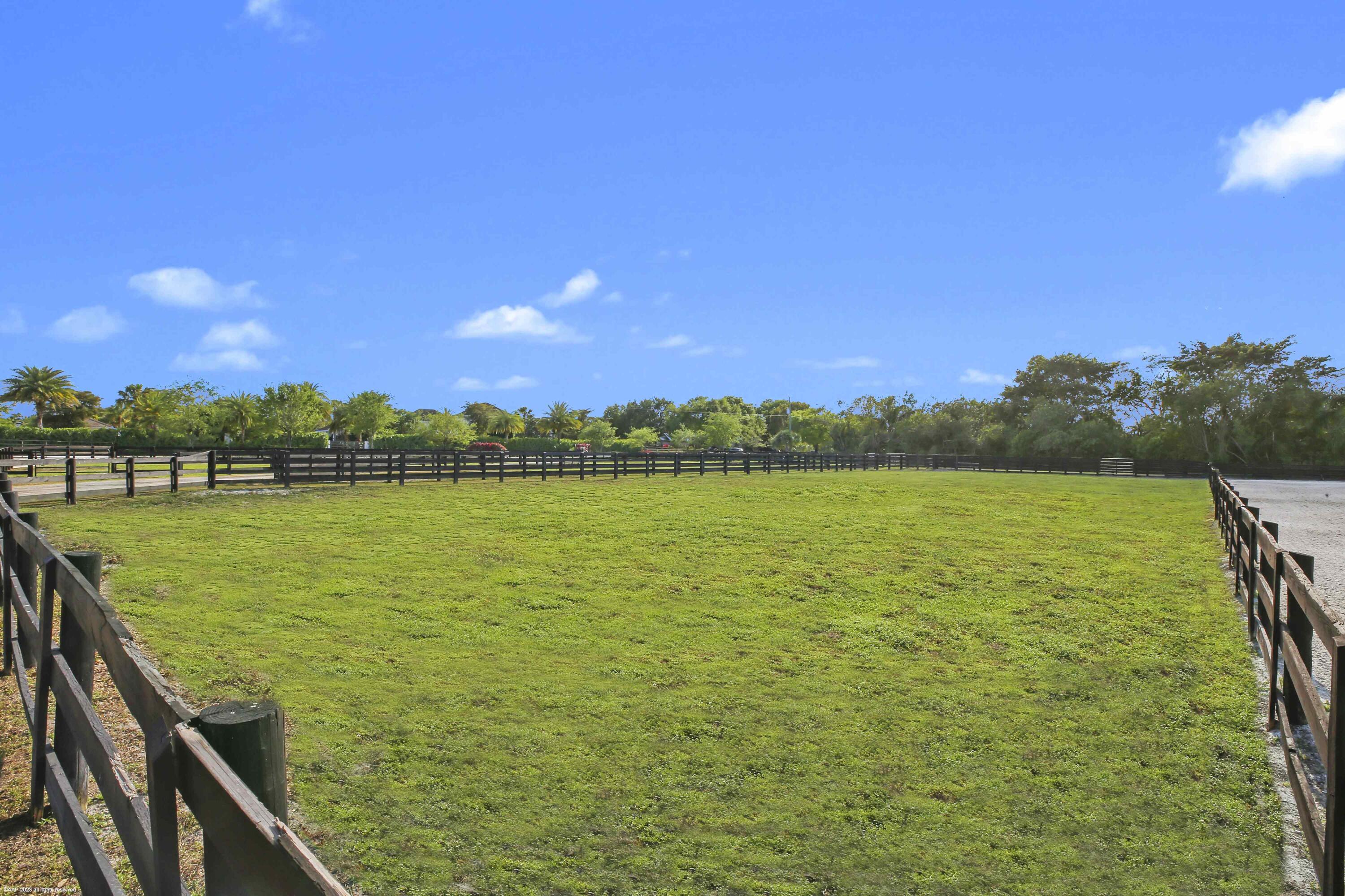 SADDLE TRAIL PARK OF WELL - Residential