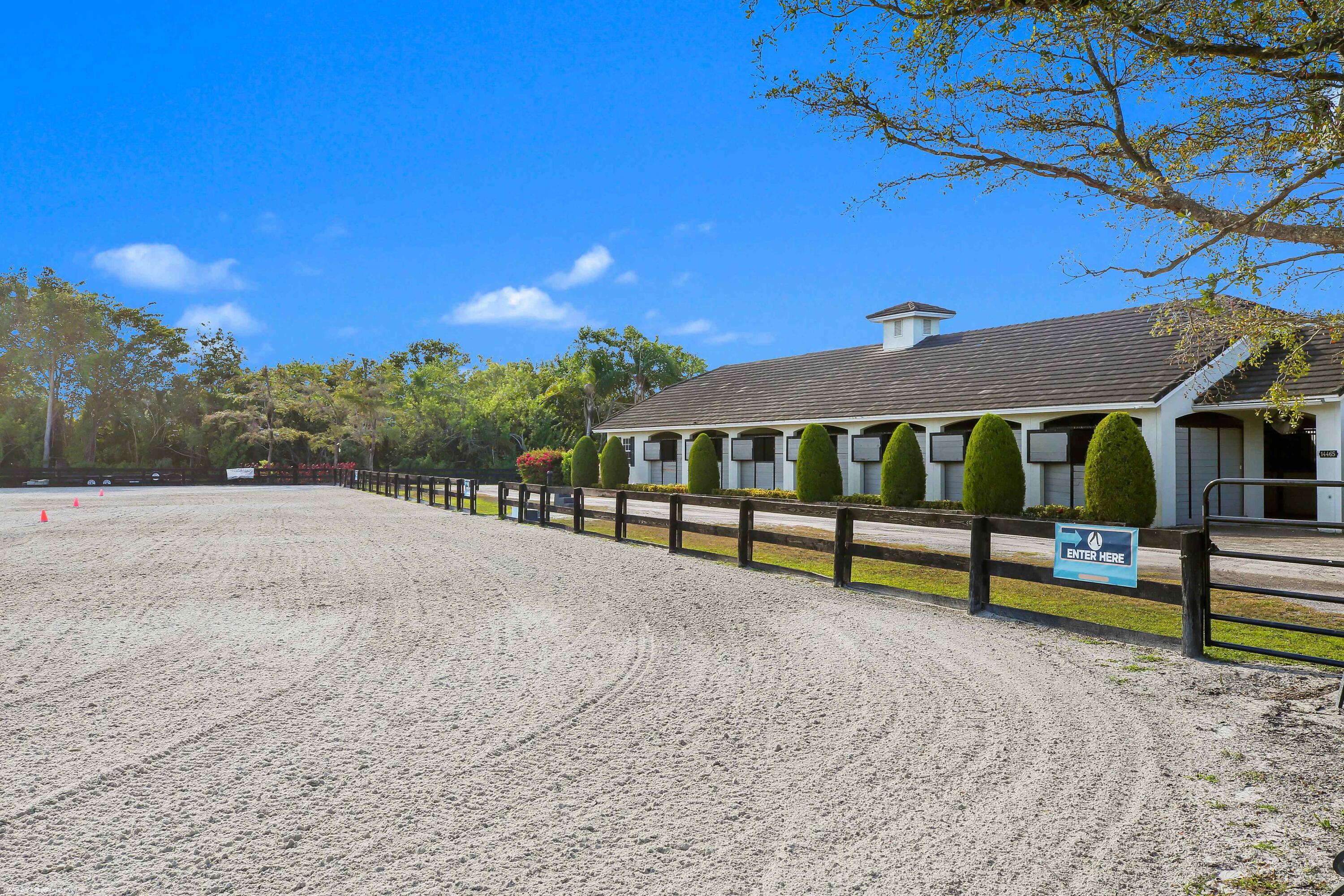 SADDLE TRAIL PARK OF WELL - Residential