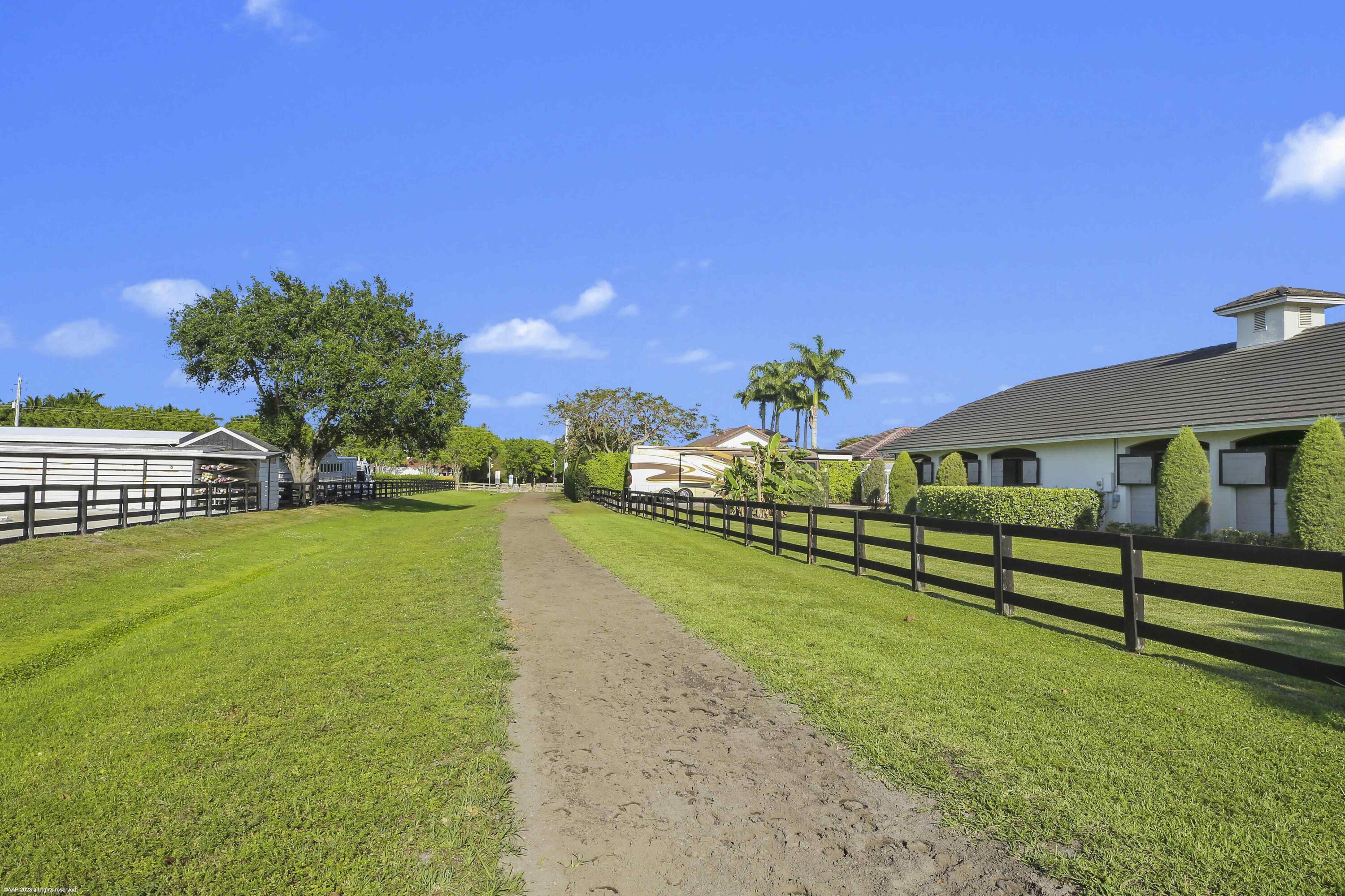 SADDLE TRAIL PARK OF WELL - Residential
