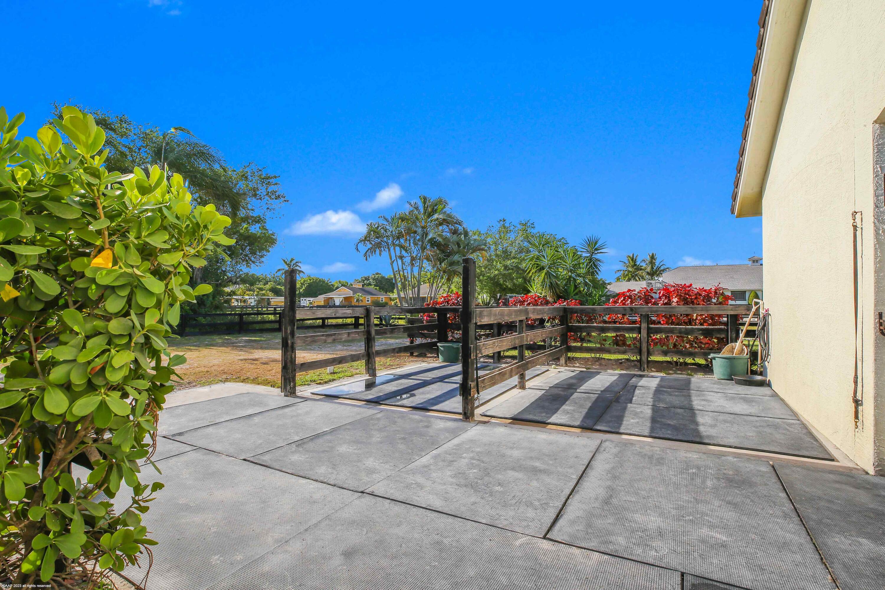 SADDLE TRAIL PARK OF WELL - Residential