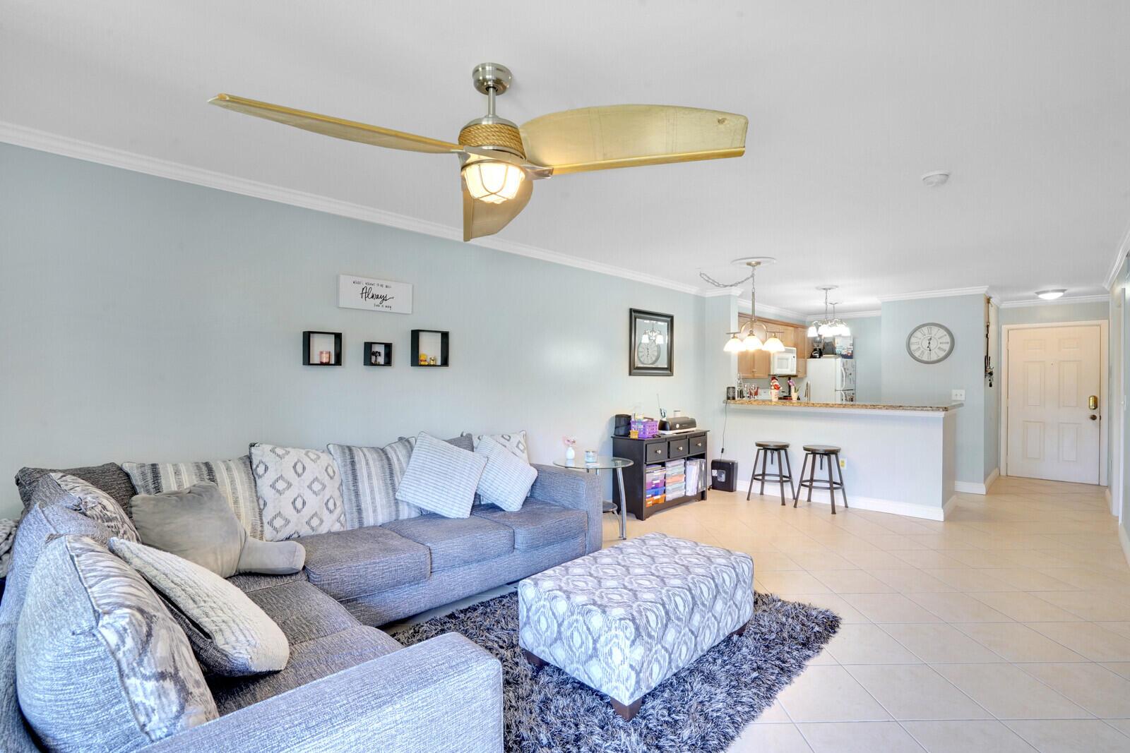 Palm Lake Condo - Residential