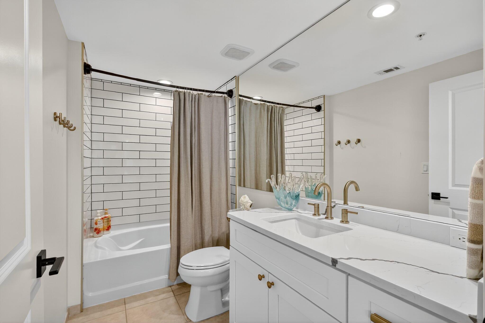 HARBORAGE YACHT CONDO - Residential