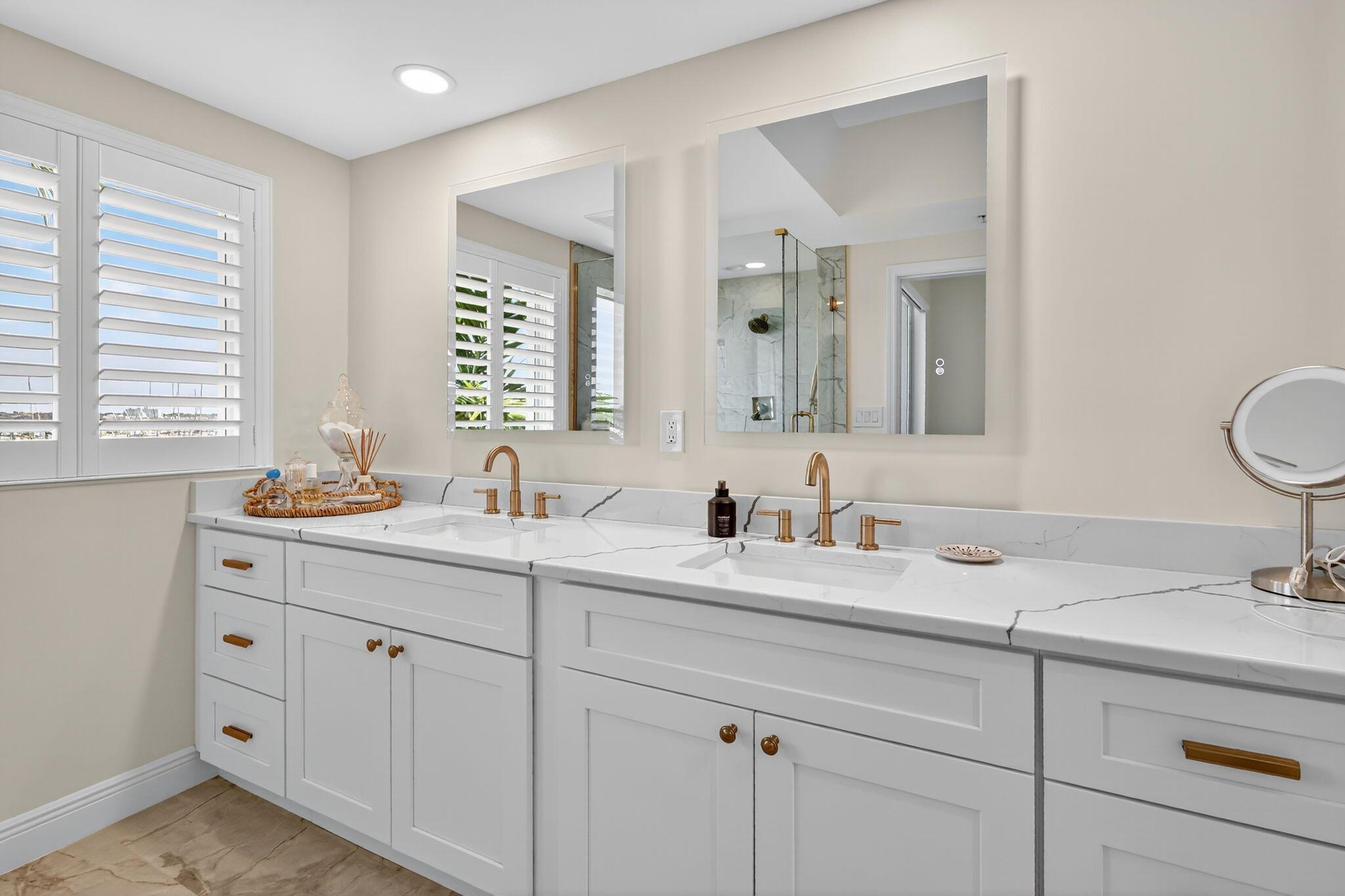 HARBORAGE YACHT CONDO - Residential