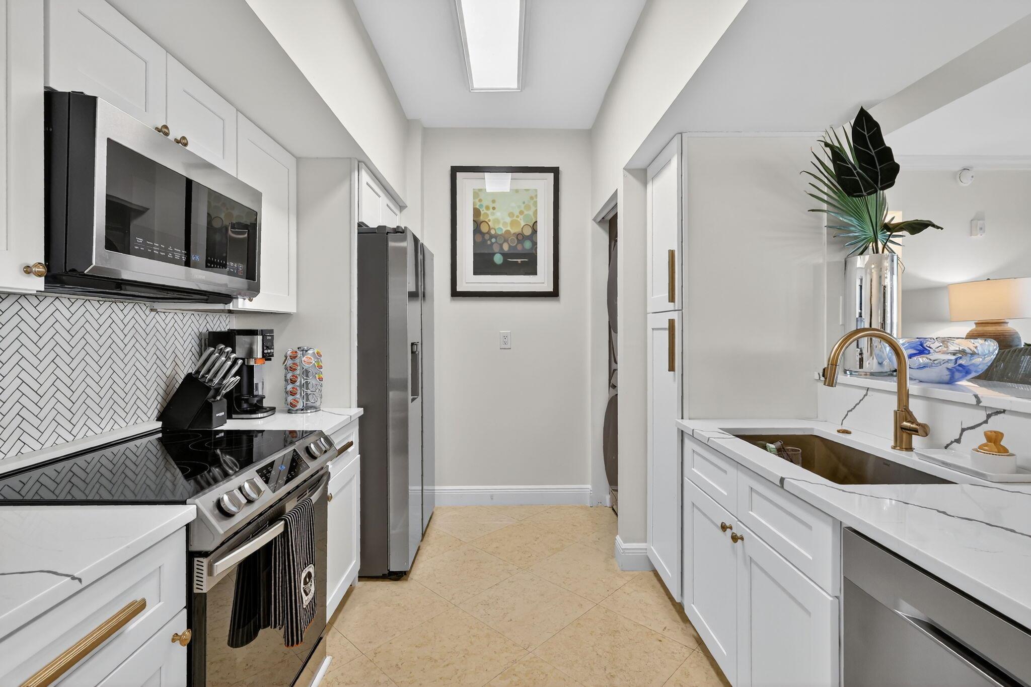 HARBORAGE YACHT CONDO - Residential