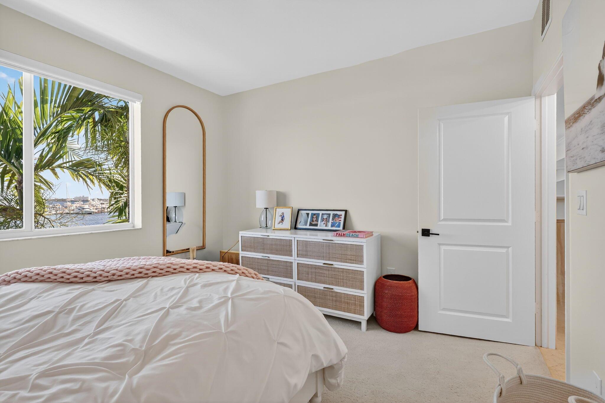 HARBORAGE YACHT CONDO - Residential