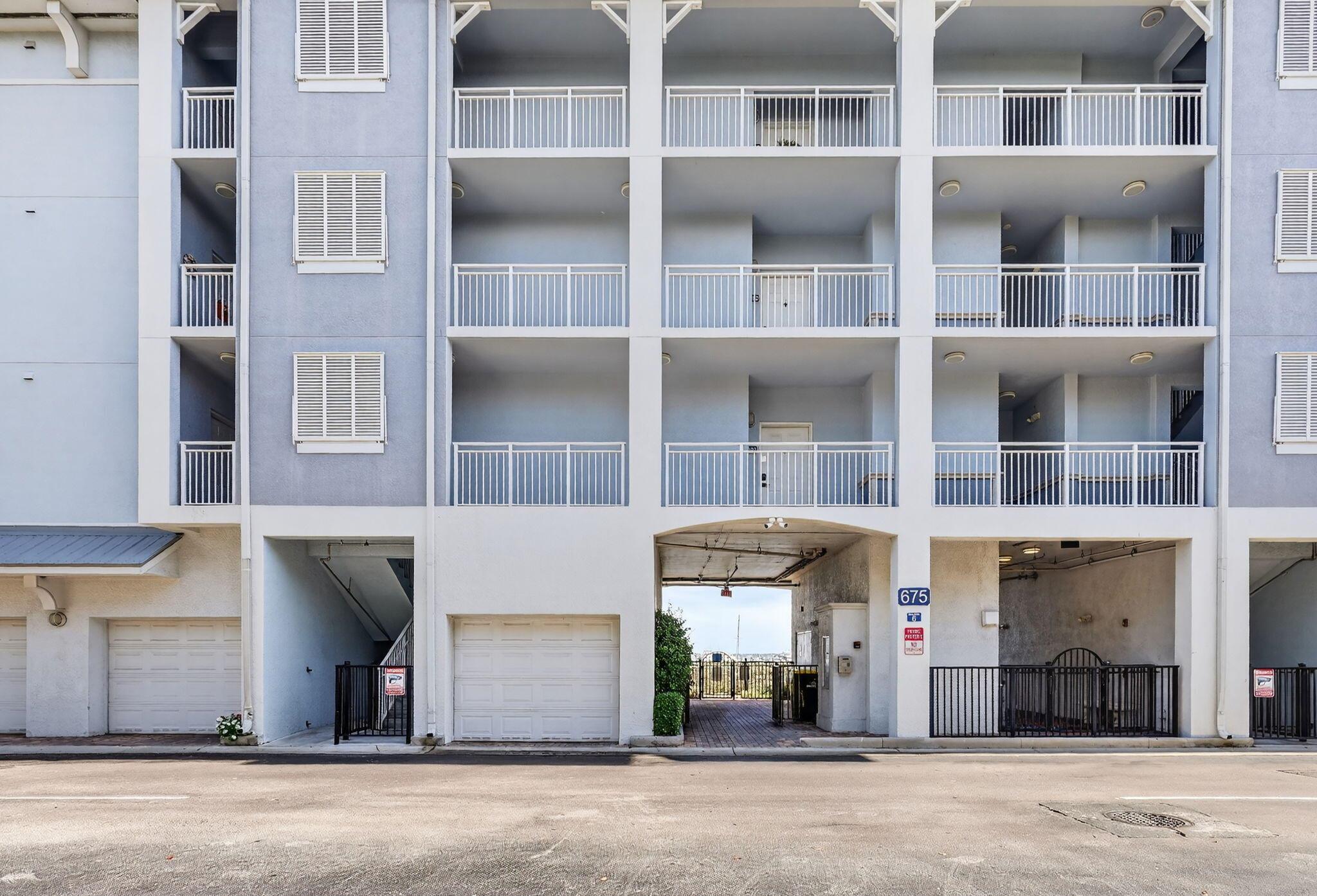 HARBORAGE YACHT CONDO - Residential