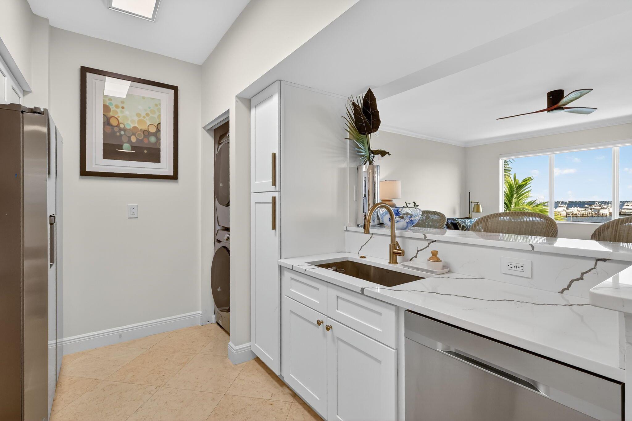 HARBORAGE YACHT CONDO - Residential