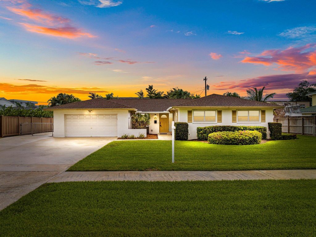 Photo of 131 Gulfstream Road, North Palm Beach, FL 33408 (MLS # R10894958)