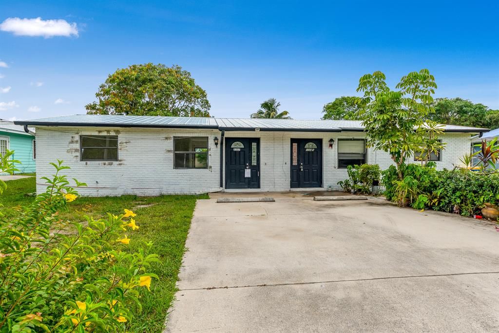 Photo of 5557 SE 45th Avenue, Stuart, FL 34997 (MLS # R10818059)