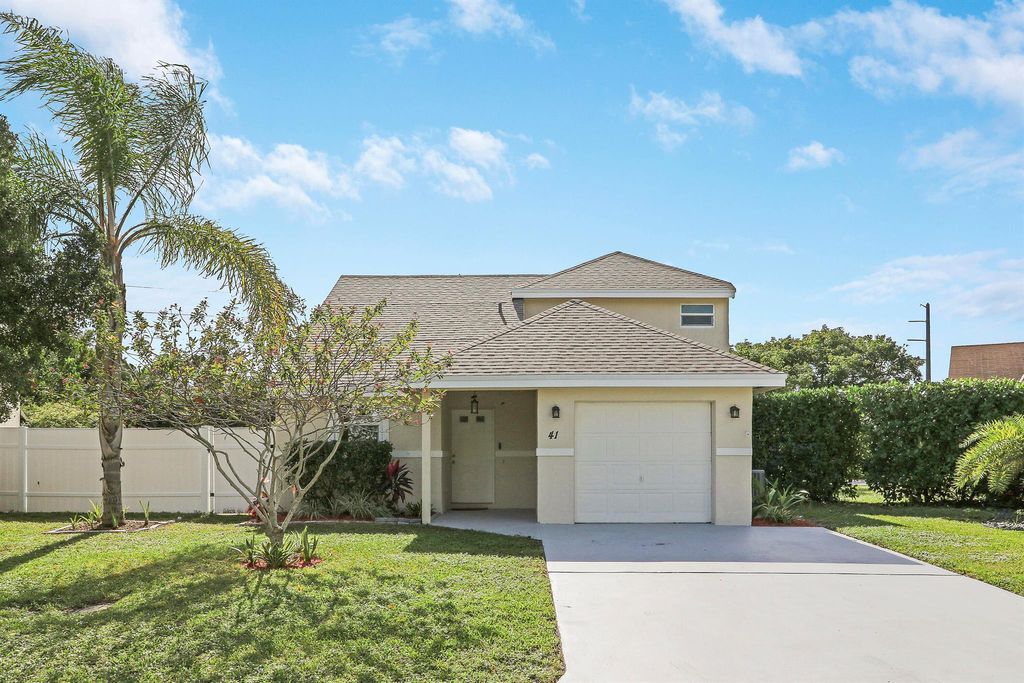 Photo of 41 Tara Lakes Drive E, Boynton Beach, FL 33436 (MLS # R11146264)