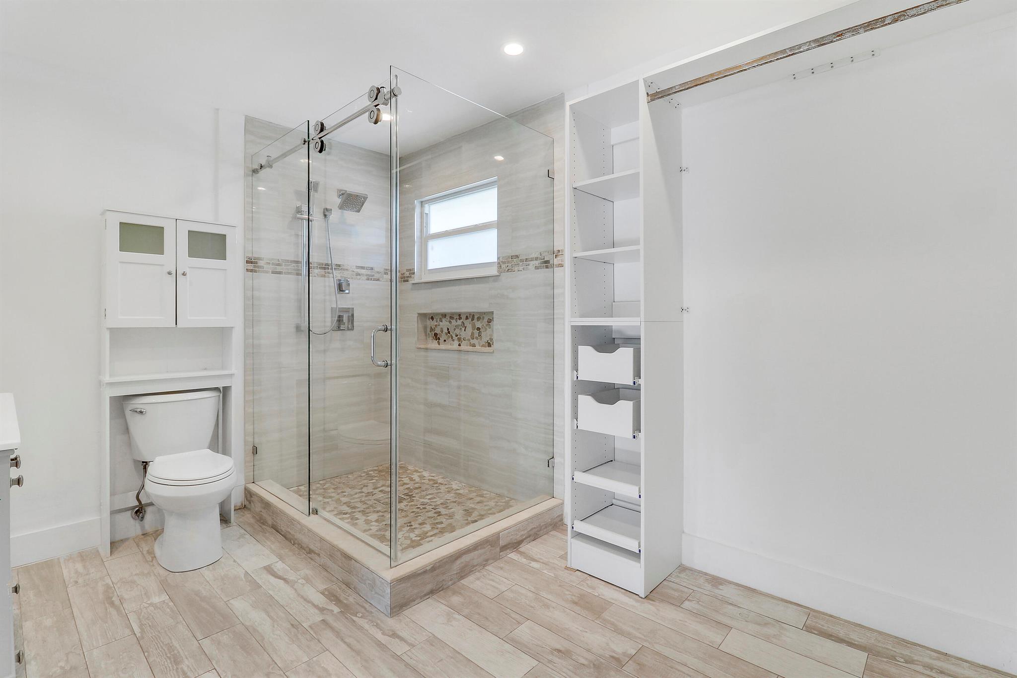 LAKES OF TARA UNIT 1 - Residential