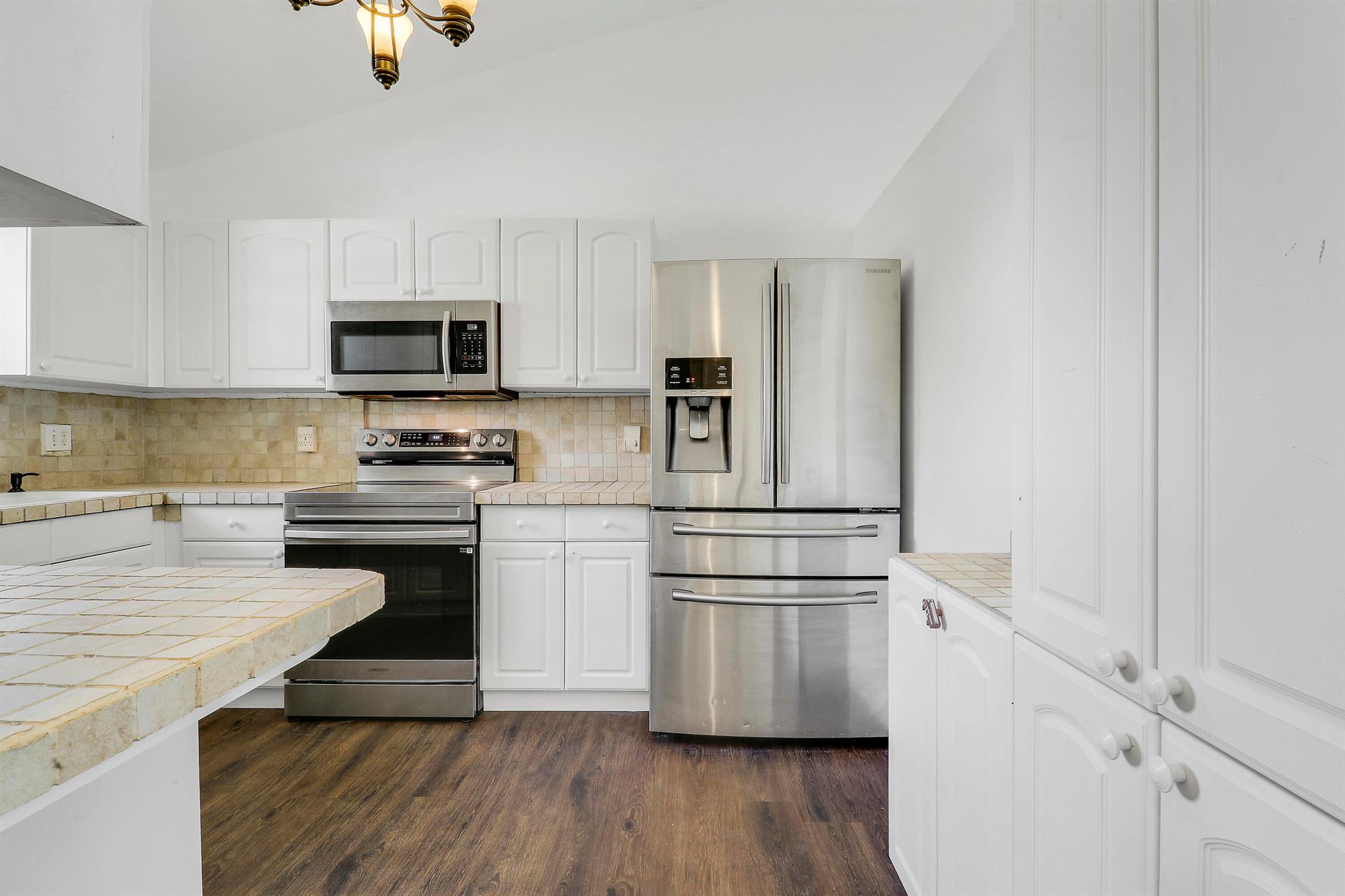 LAKES OF TARA UNIT 1 - Residential