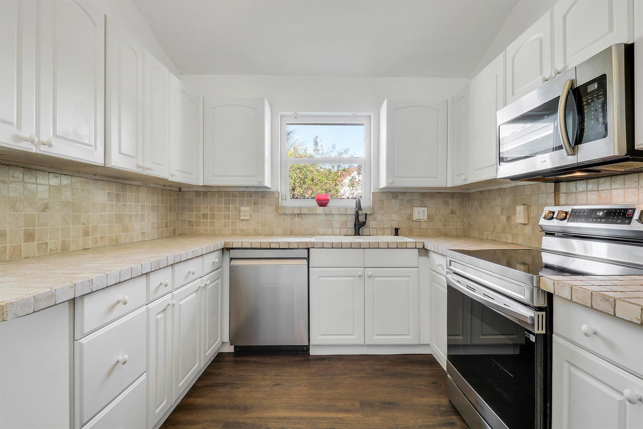 LAKES OF TARA UNIT 1 - Residential