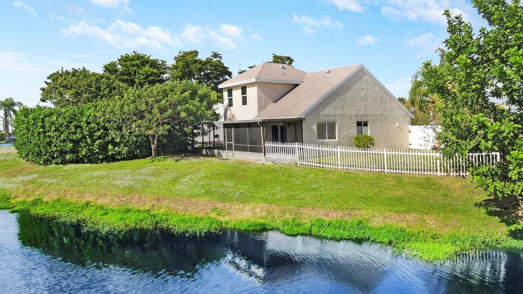 Photo of 41 Tara Lakes Drive E, Boynton Beach, FL 33436 (MLS # R11146264)