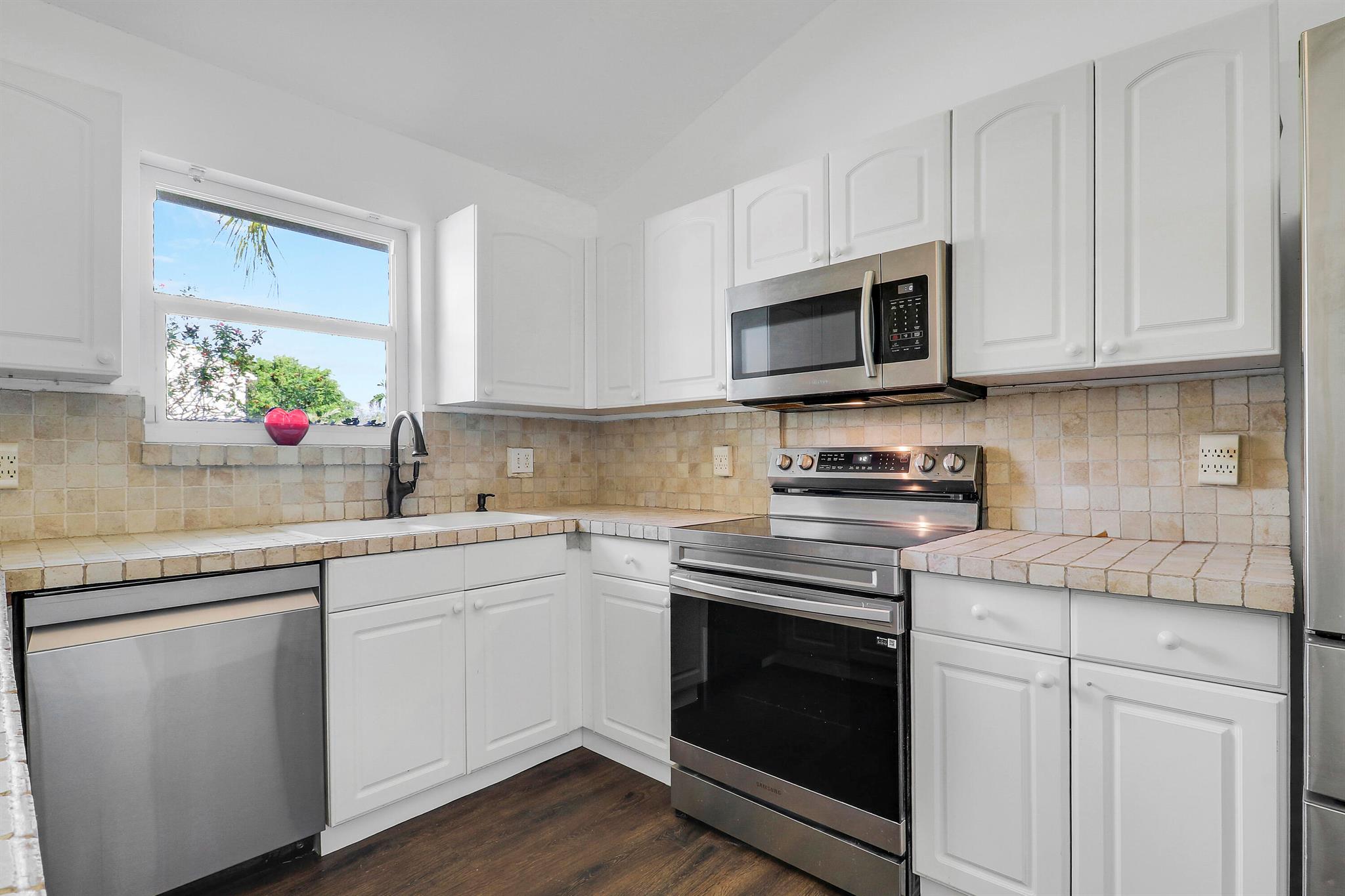 LAKES OF TARA UNIT 1 - Residential