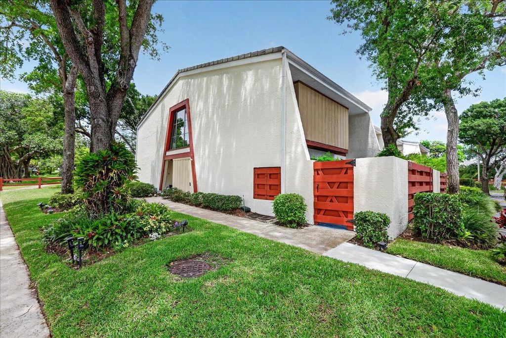 Photo of 2999 Oaktree Lane #343, Hollywood, FL 33021 (MLS # B26032406)