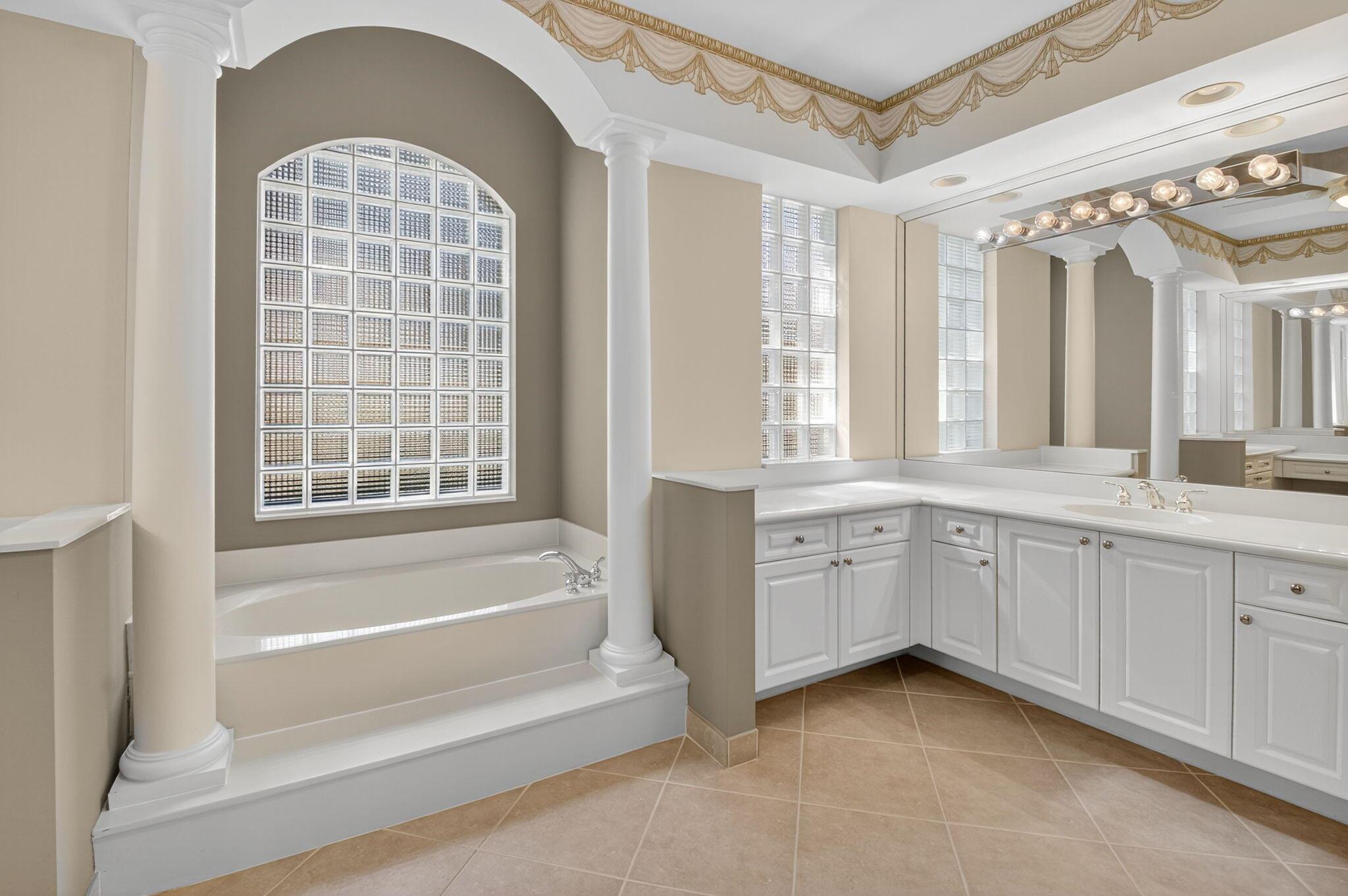 VALENCIA FALLS - Residential