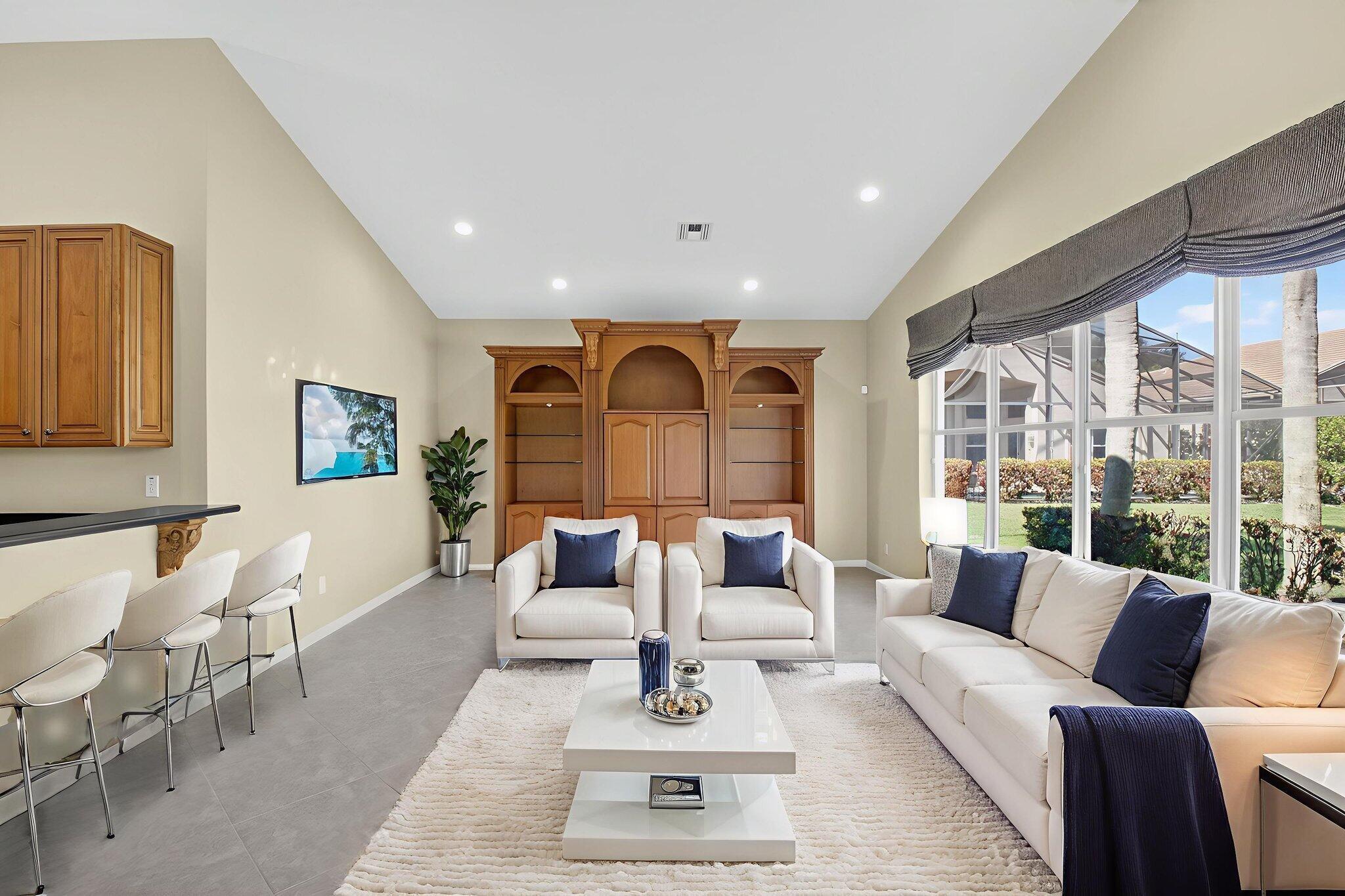 VALENCIA FALLS - Residential