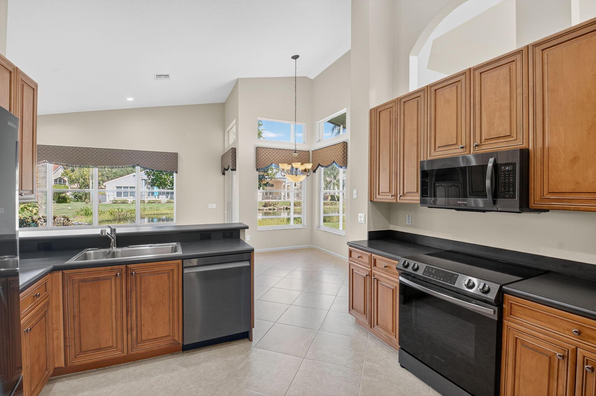 VALENCIA FALLS - Residential