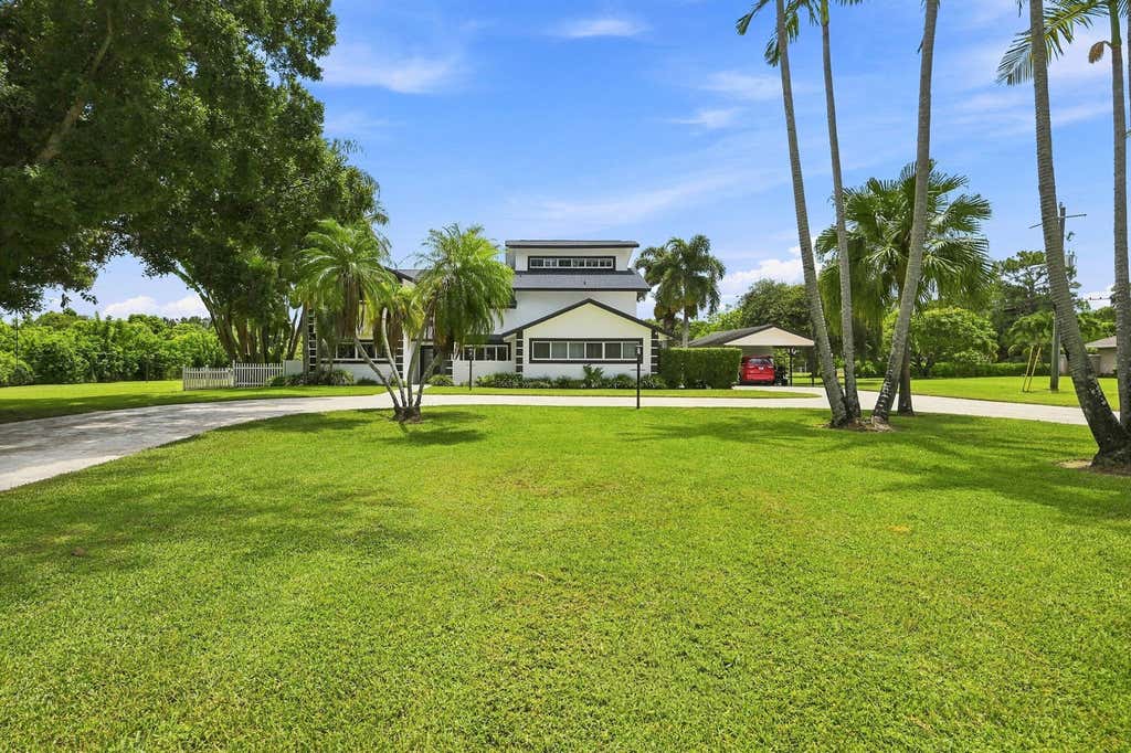 Photo of 10400 W Tara Boulevard, Boynton Beach, FL 33437 (MLS # B26034992)