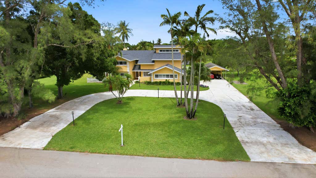 Photo of 10400 W Tara Boulevard, Boynton Beach, FL 33437 (MLS # B26034992)