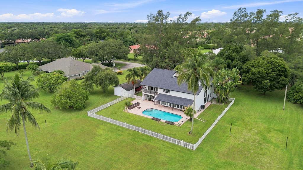 Photo of 10400 W Tara Boulevard, Boynton Beach, FL 33437 (MLS # B26034992)