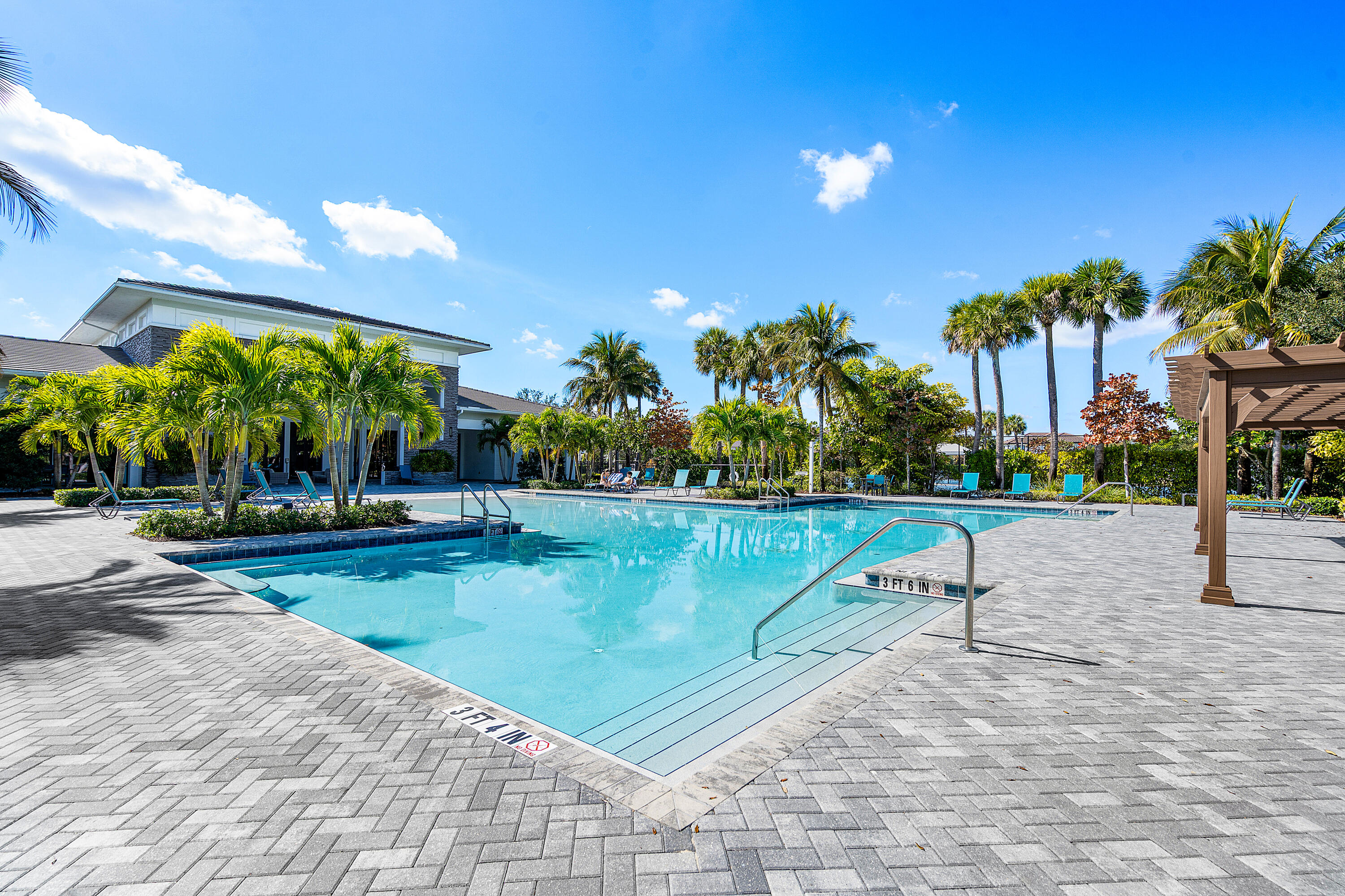 CRESTWOOD NORTH - Residential