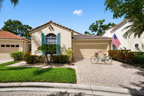 Photo of 48 Via Del Corso, Palm Beach Gardens, FL 33418 (MLS # B26028248)
