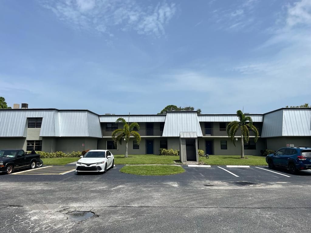 Photo of 2516 S 19th Street #205, Fort Pierce, FL 34982 (MLS # R10913605)