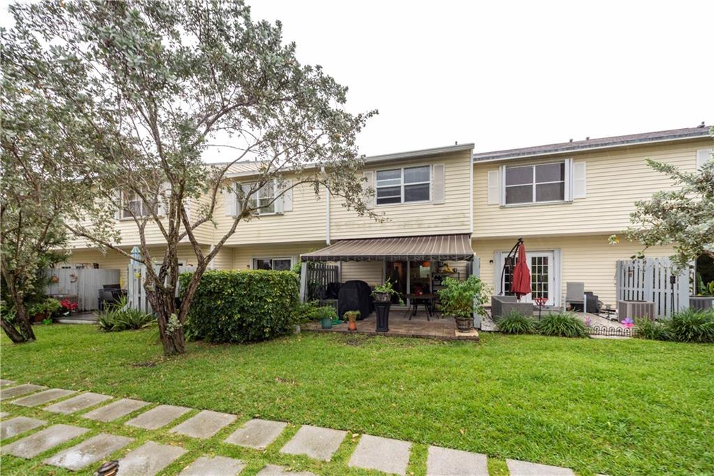 EDGEWATER TOWNHOMES - Residential