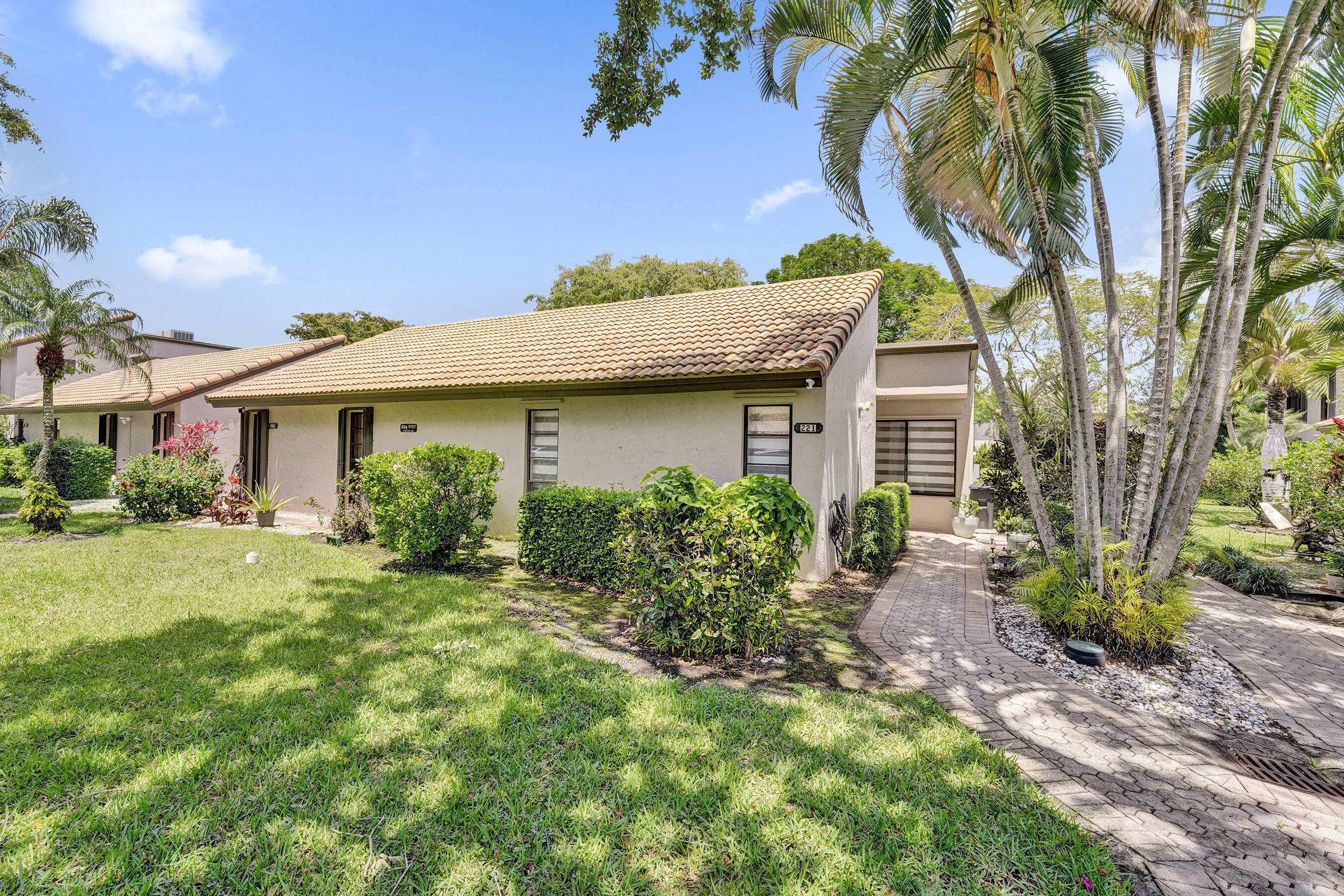 TRELLISES 2 CONDO - Residential