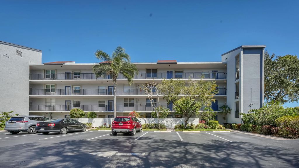 Photo of 14701 Cumberland Drive #1070, Delray Beach, FL 33446 (MLS # R11167024)