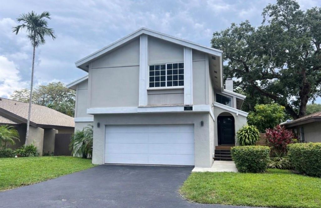 Photo of 4104 N 49th Avenue, Hollywood, FL 33021 (MLS # F10549963)