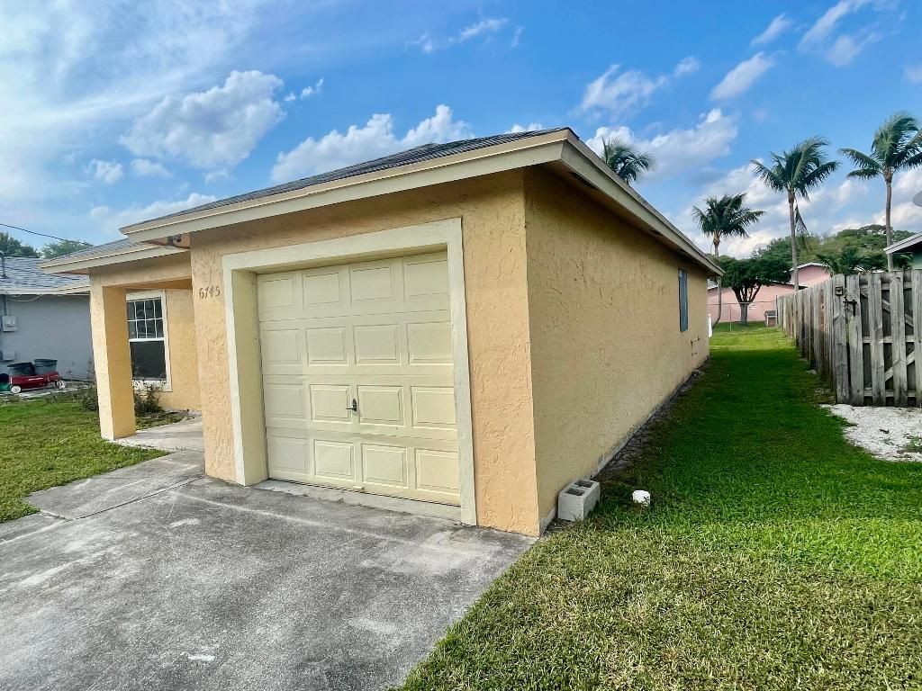 Photo of 6745 4th Street, Jupiter, FL 33458 (MLS # R10969520)