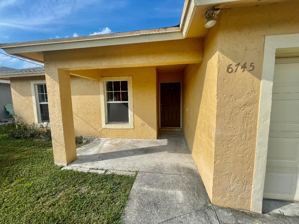 Photo of 6745 4th Street, Jupiter, FL 33458 (MLS # R10969520)