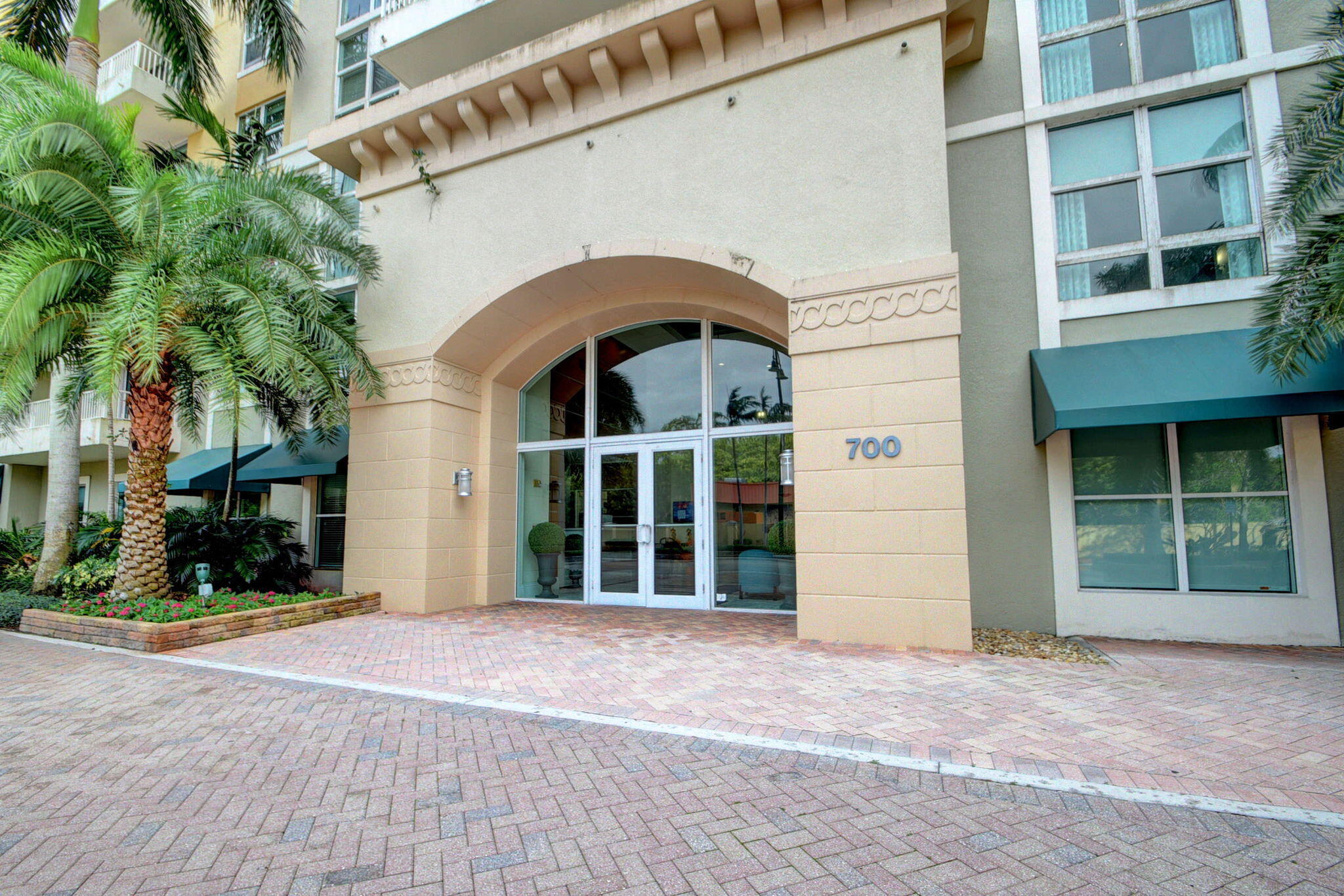 700 E Boynton Beach Boulevard 1403