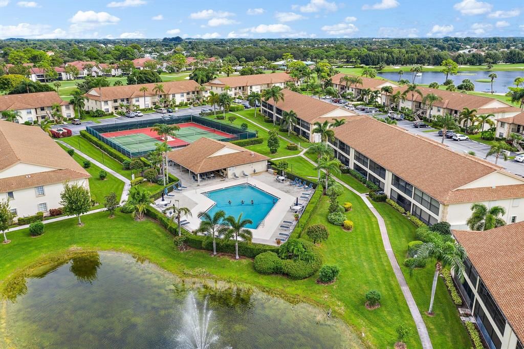 Photo of 902 Pinecrest Circle #F, Jupiter, FL 33458 (MLS # R10755905)