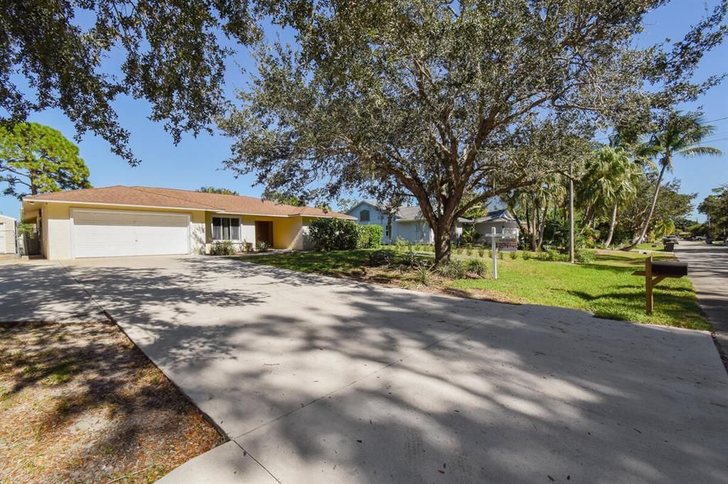 Photo of 8717 SE Sharon Street, Hobe Sound, FL 33455 (MLS # R10761166)
