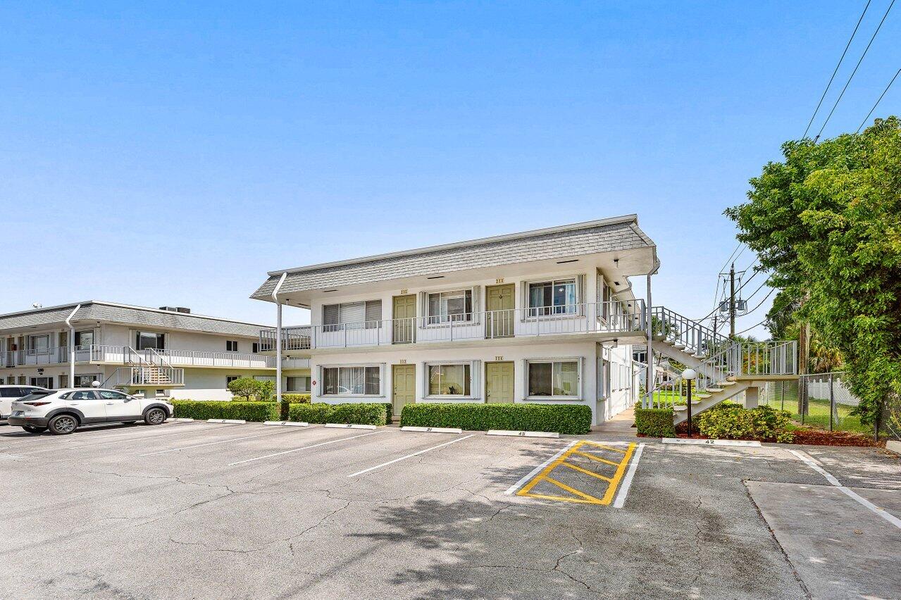 MURRY HILLS APT BLDG CONDO - Residential