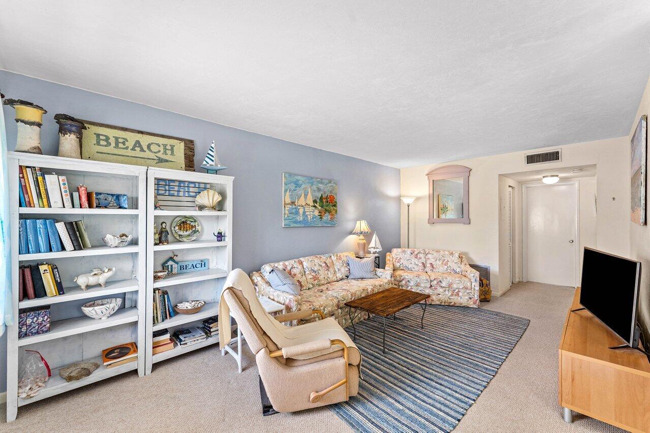 MURRY HILLS APT BLDG CONDO - Residential