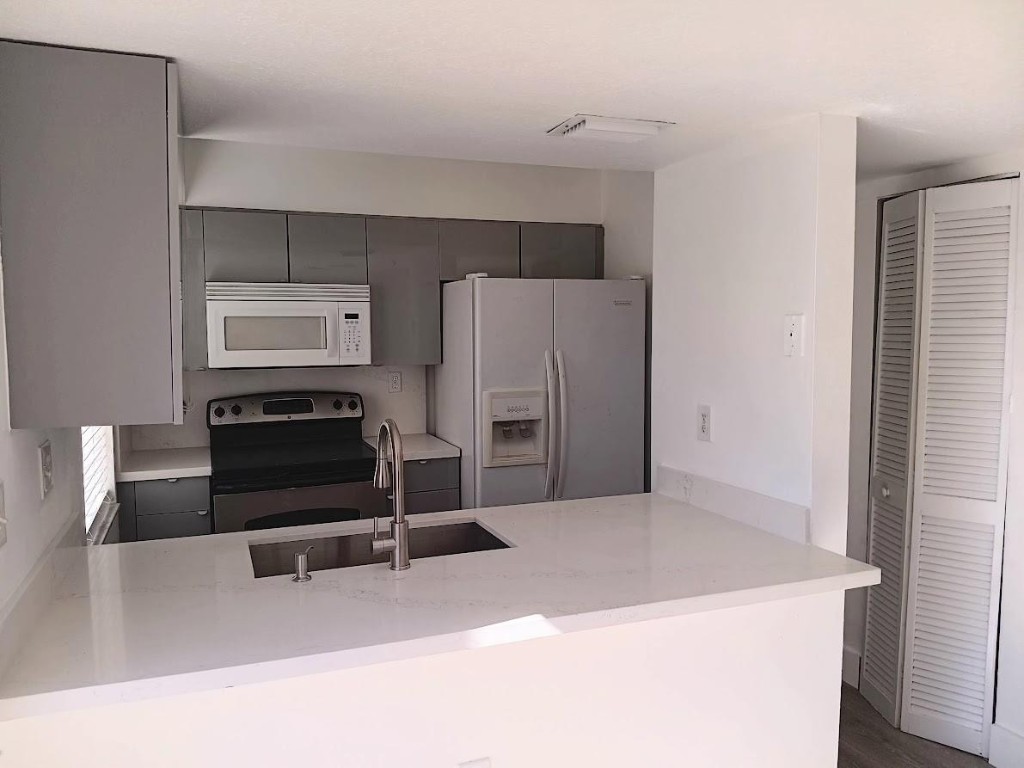 Bonaventure 82-43 B - Residential Lease