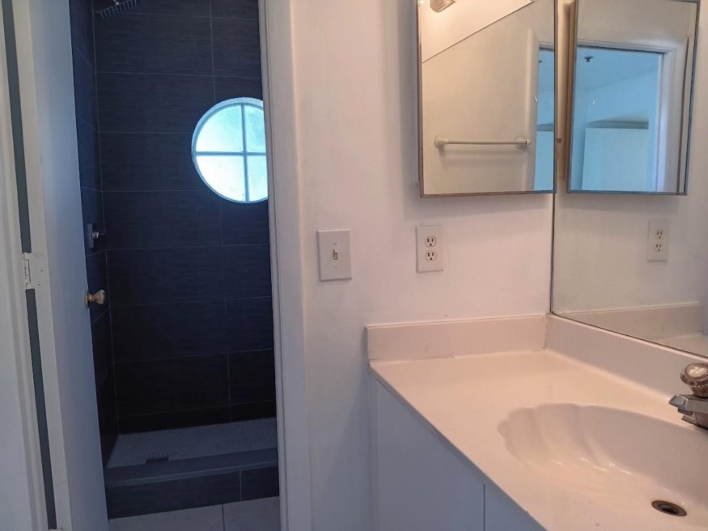 Bonaventure 82-43 B - Residential Lease