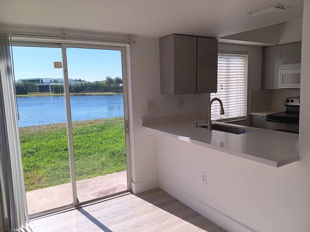 Bonaventure 82-43 B - Residential Lease