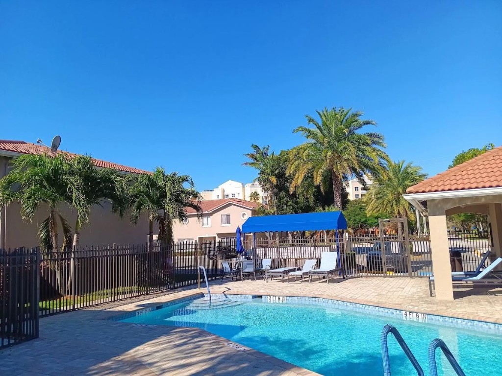 Bonaventure 82-43 B - Residential Lease