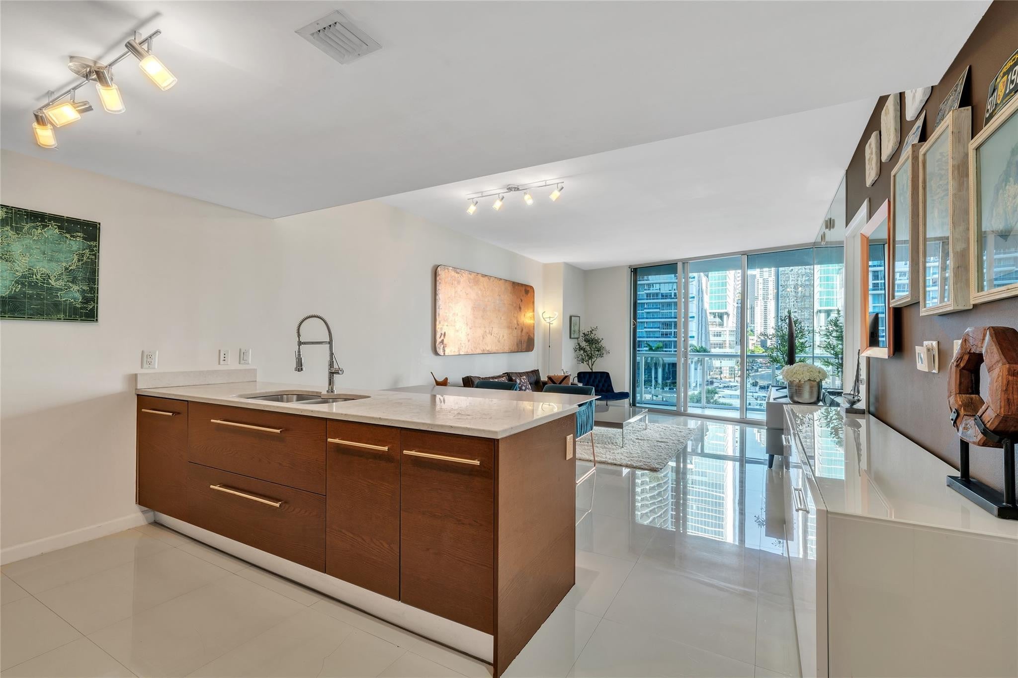 475 BRICKELL Avenue 512