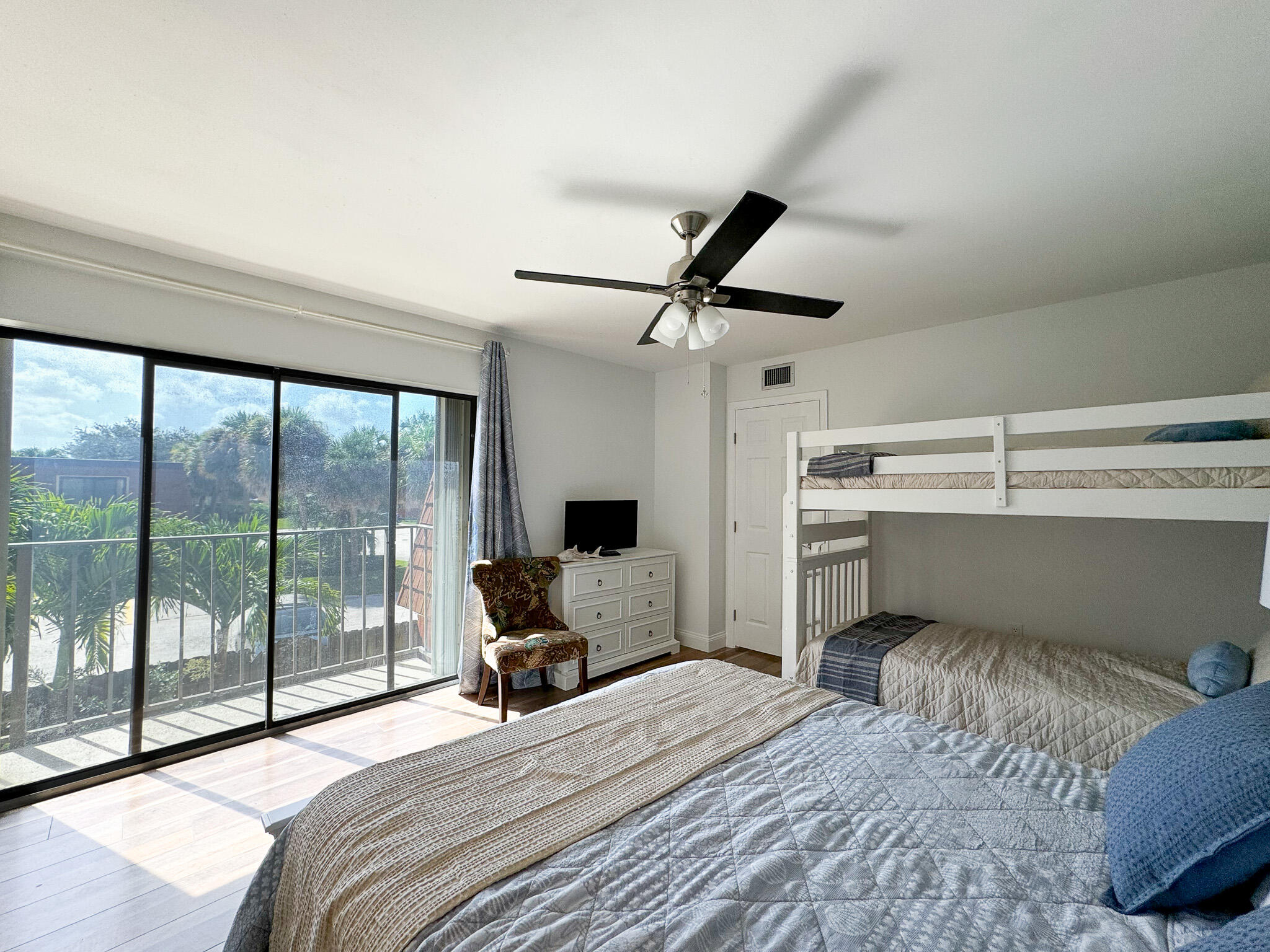 RIVER - Residential Lease